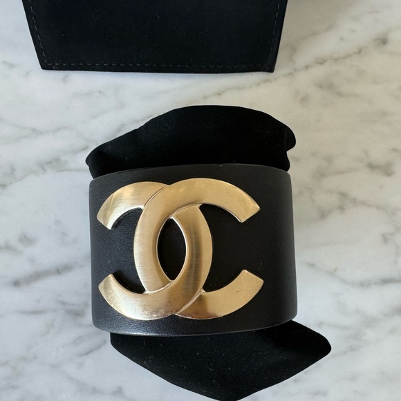 🎈CHANEL SALE TODAY ONLY Leather Bracelet - Picture 2 of 5
